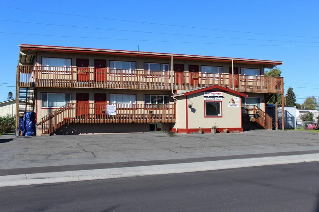 Bent Prop Inn And Hostel Of Alaska - Midtown Anchorage Ngoại thất bức ảnh