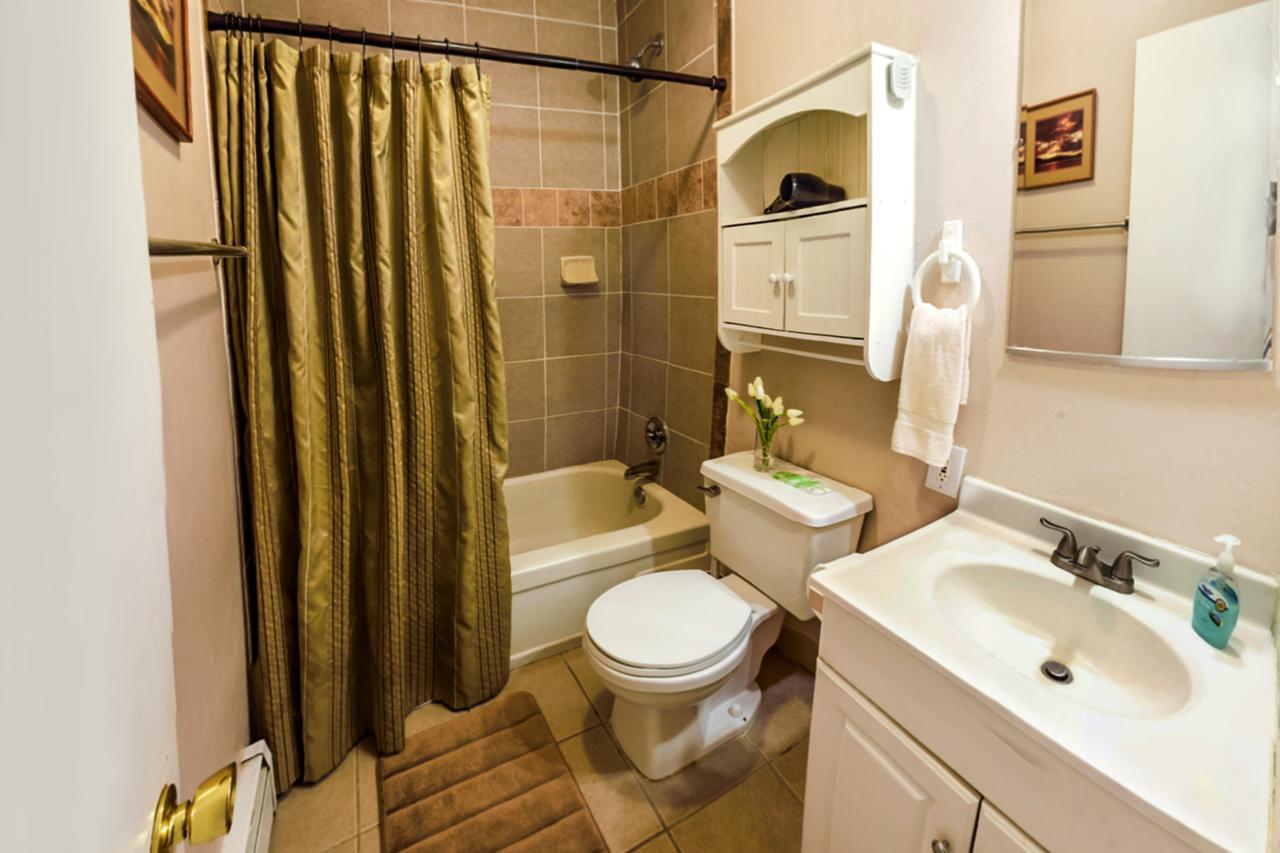 Bent Prop Inn And Hostel Of Alaska - Midtown Anchorage Ngoại thất bức ảnh