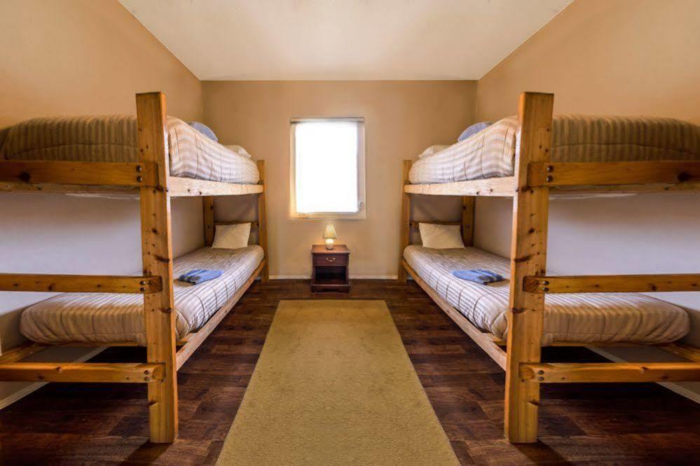 Bent Prop Inn And Hostel Of Alaska - Midtown Anchorage Ngoại thất bức ảnh